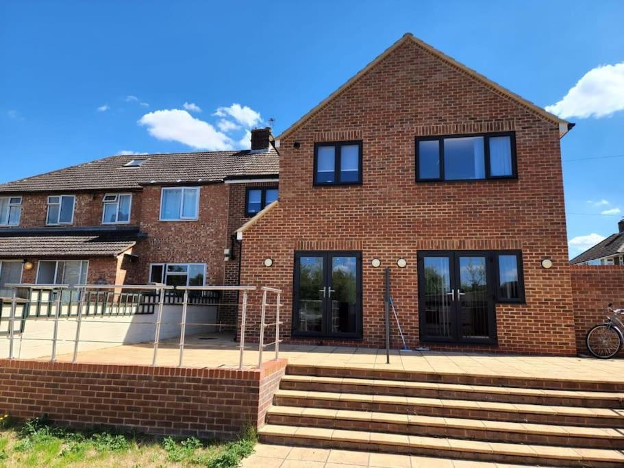 Hazel 1-Bedroom Cousy Flat, Parking, Wifi, Prime Location, Close To Blenheim Palace & Oxford Kidlington Exterior foto